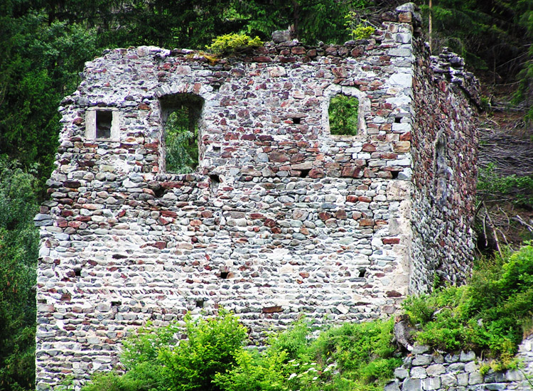 Kienburg: Südtrakt von Osten gesehen