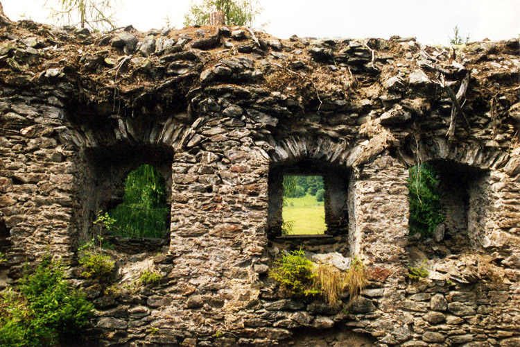 Klausegg: Fenster im 2. Obergeschoss, Talseite