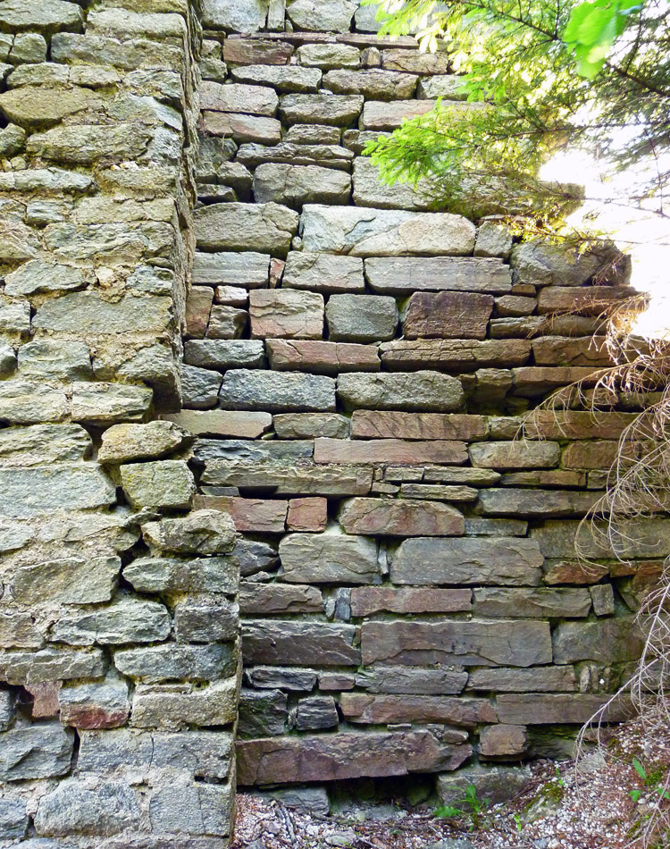 Sonnenburg: Foto 2 : links Torturm, rechts Wohnturm