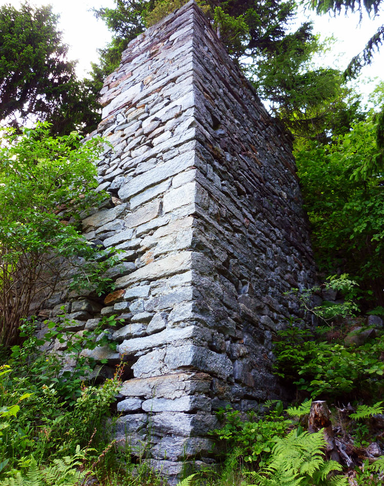 Sonnenburg: Foto 5: Ostecke des Torturms