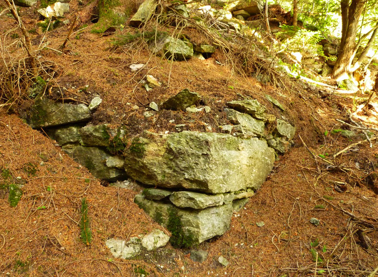 Sonnenburg Foto 7: Westecke der Ringmauer