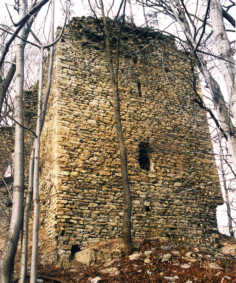 Starsfried: Feldseite des Bergfrieds