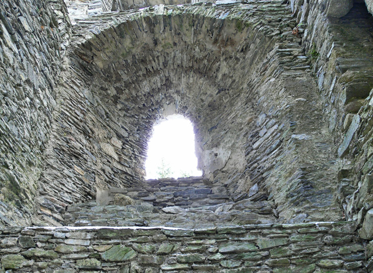 Hauenstein: Wohnturm 1. Obergeschoß, Kapellenfenster