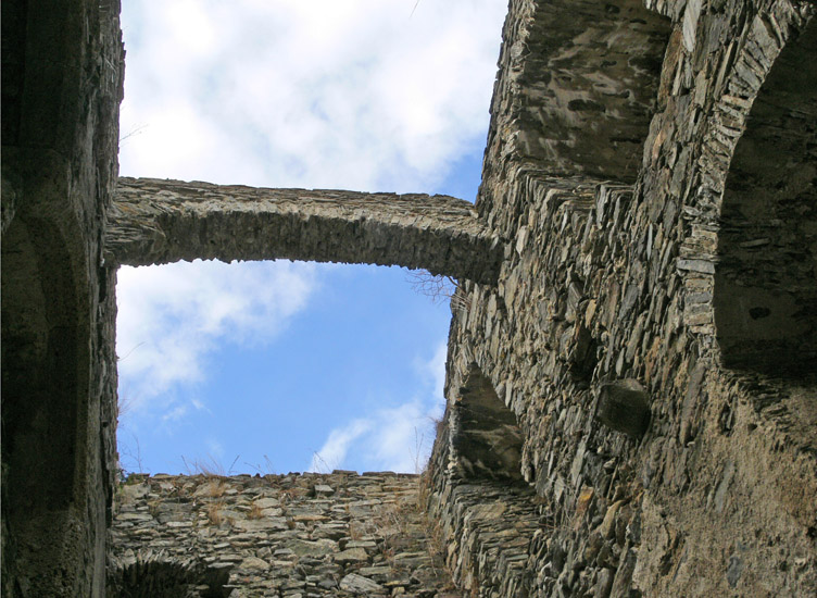 Hauenstein: Wohnturm 2. OG, Mauerbogen