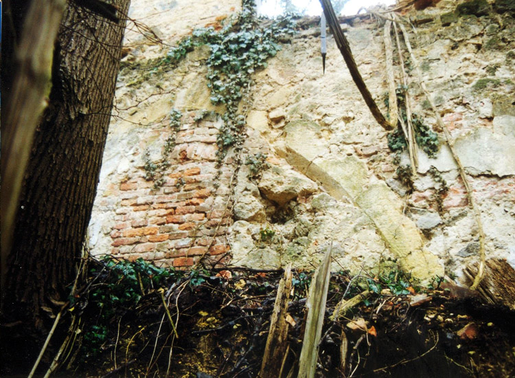 Schloss Gleichenberg: abgefaster Bogen der Arkade.