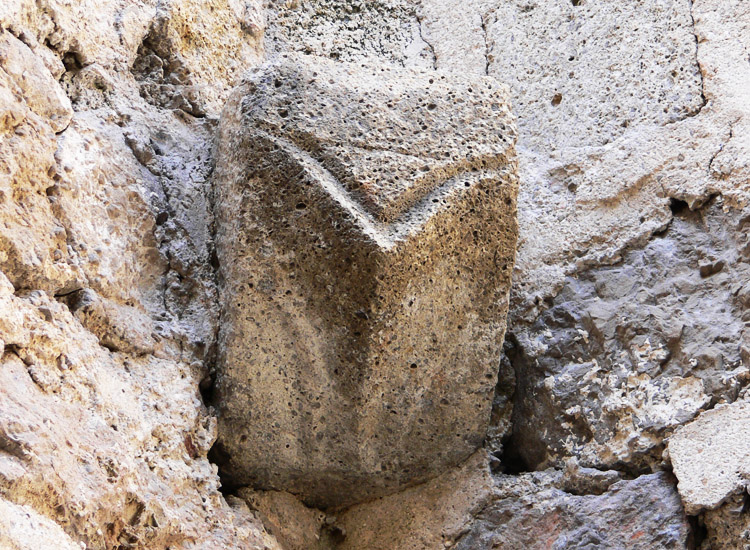 Rauhenstein: Konsole des Bandrippengewölbes in der Burgkapelle