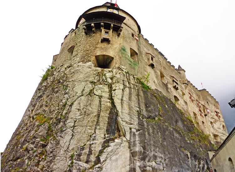 Hohenwerfen: Glockenturm, vom Pfauengarten aus gesehen