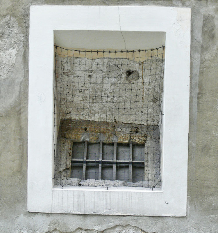 Wien, Griechengasse, Gebäude 5: Kellerfenster