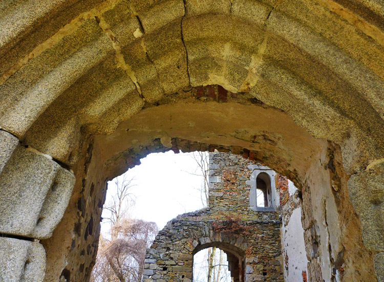 Schaunberg Palas: Abstemmung für eine Rechtecktüre am gotischen Portal