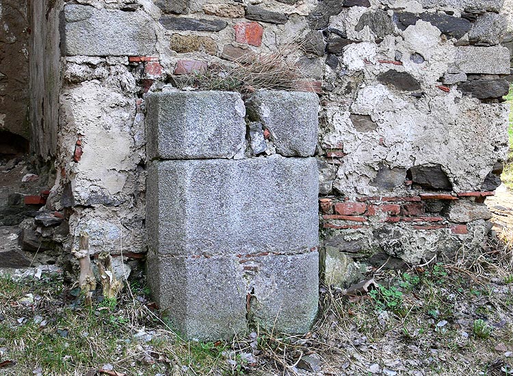 Schaunberg Palas: Reste des Mauerbogens