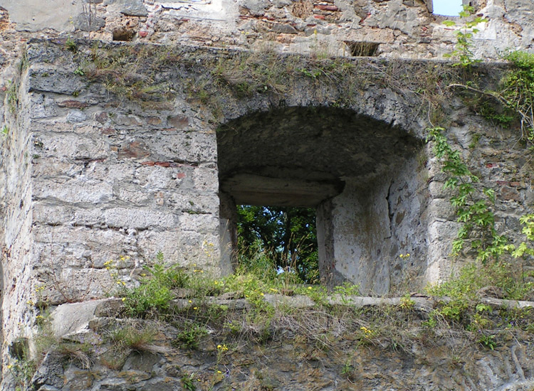 Schaunberg Palas: Rechteckfenster Westgiebel, 2.OG Innenseite