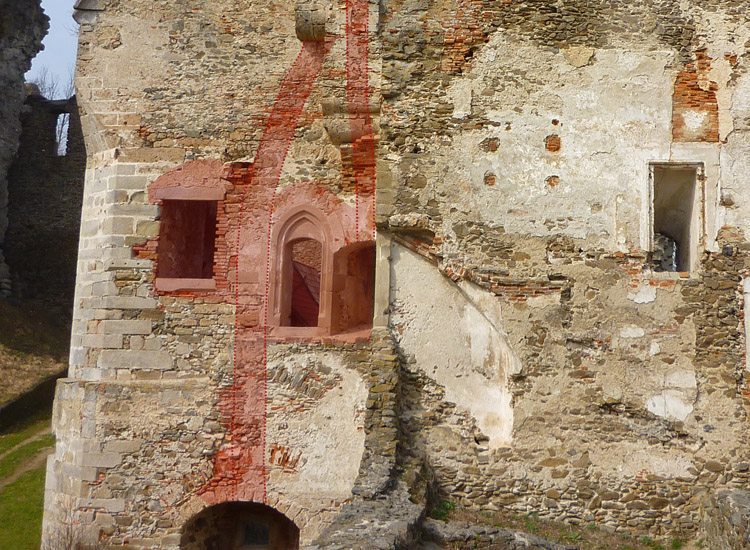 Schaunberg Palas: Die umgebauten Teile der Ostfassade sind rot markiert.