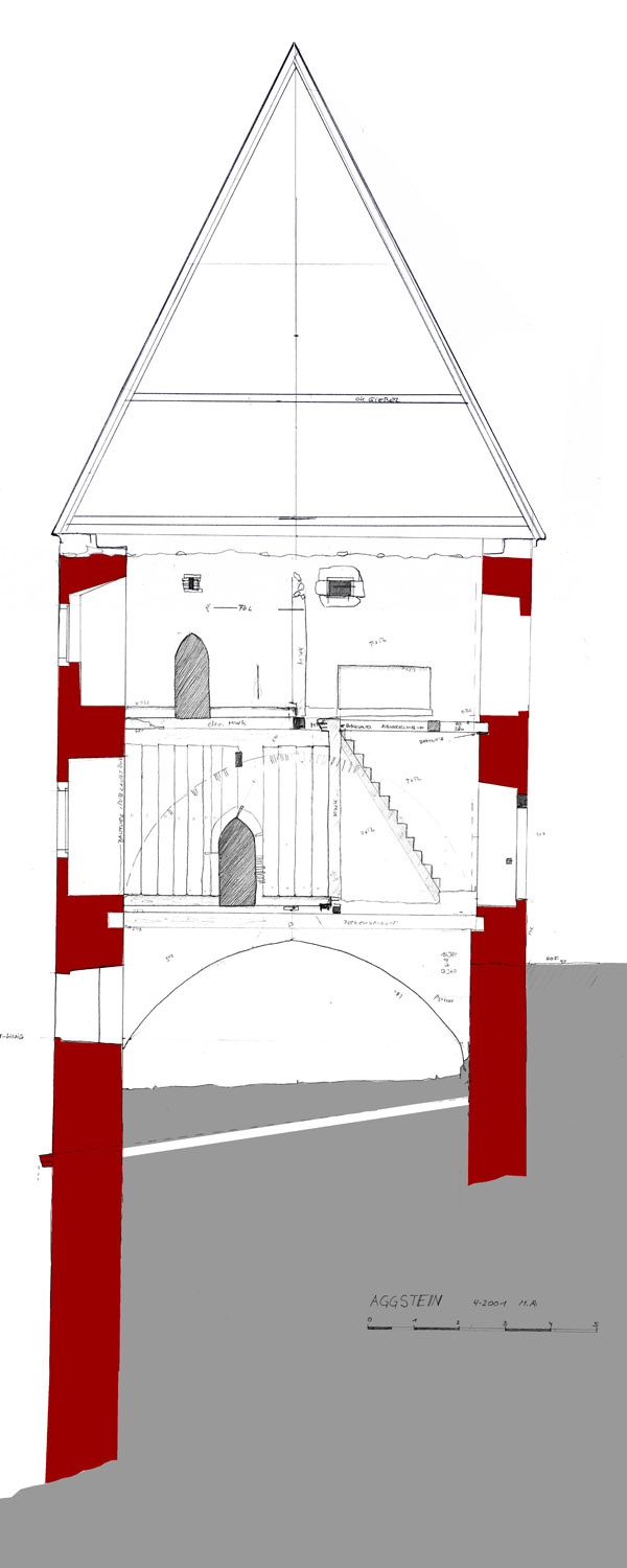 Aggstein Frauenturm: Schnitt gegen Osten mit Rekonstruktion des Dachstuhls.