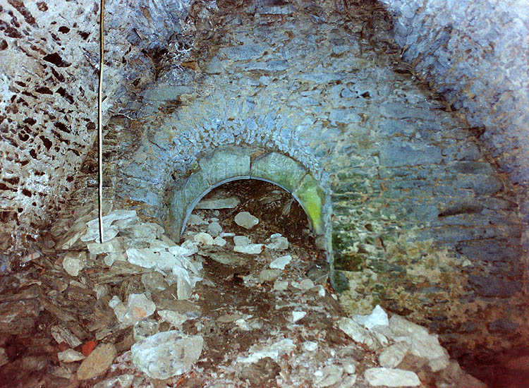 Falkenstein: Keller unter der Hochburg